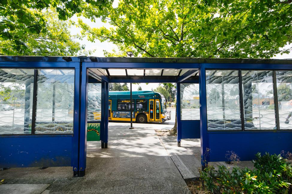 Photo of a bus at a bus stop, SR 522/NE 145th Bus Rapid Transit Project update 